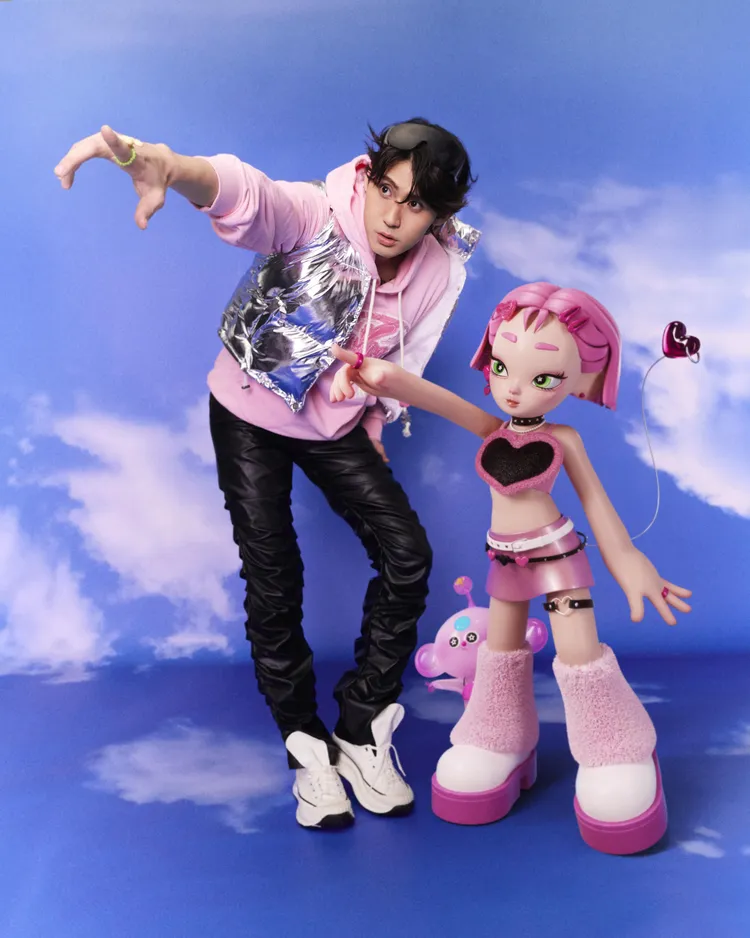 李玉璽從頭髮到服裝，全身造型都猶如漫畫人物。映底子國際 IndieZ提供