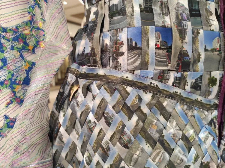 銅賞作品「網路漫遊者：高雄」布面細節都是關於高雄的影像畫面。青年局提供