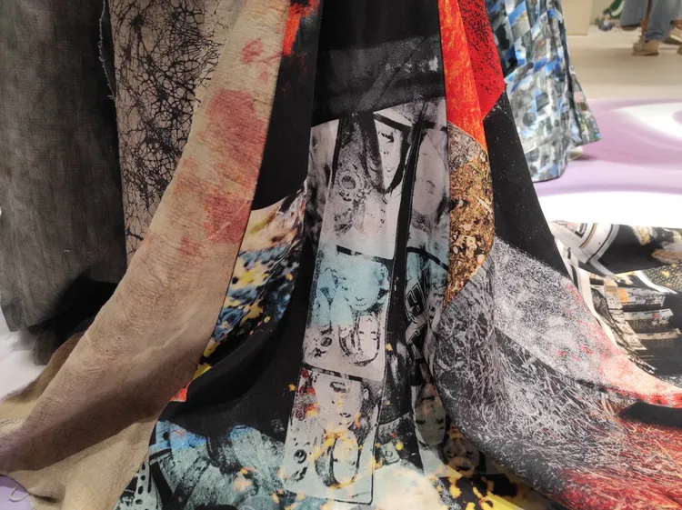 韓順之透過自身在歐洲、台灣的日常攝影紀錄進行後製、修圖製成印花。青年局提供