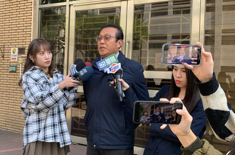 立委蘇震清今到高院說明為何違反禁令搭船去小琉球。丁牧群攝