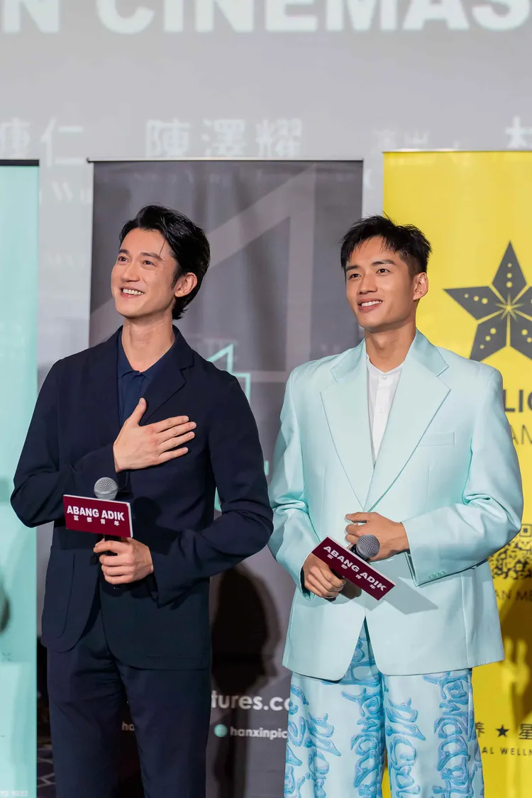 吳慷仁（左）和陳澤耀戲裡戲外感情都很好。甲上提供