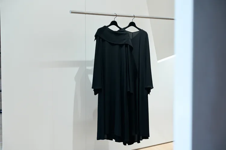 將羊毛結合垂領設計增加設計感。品牌提供