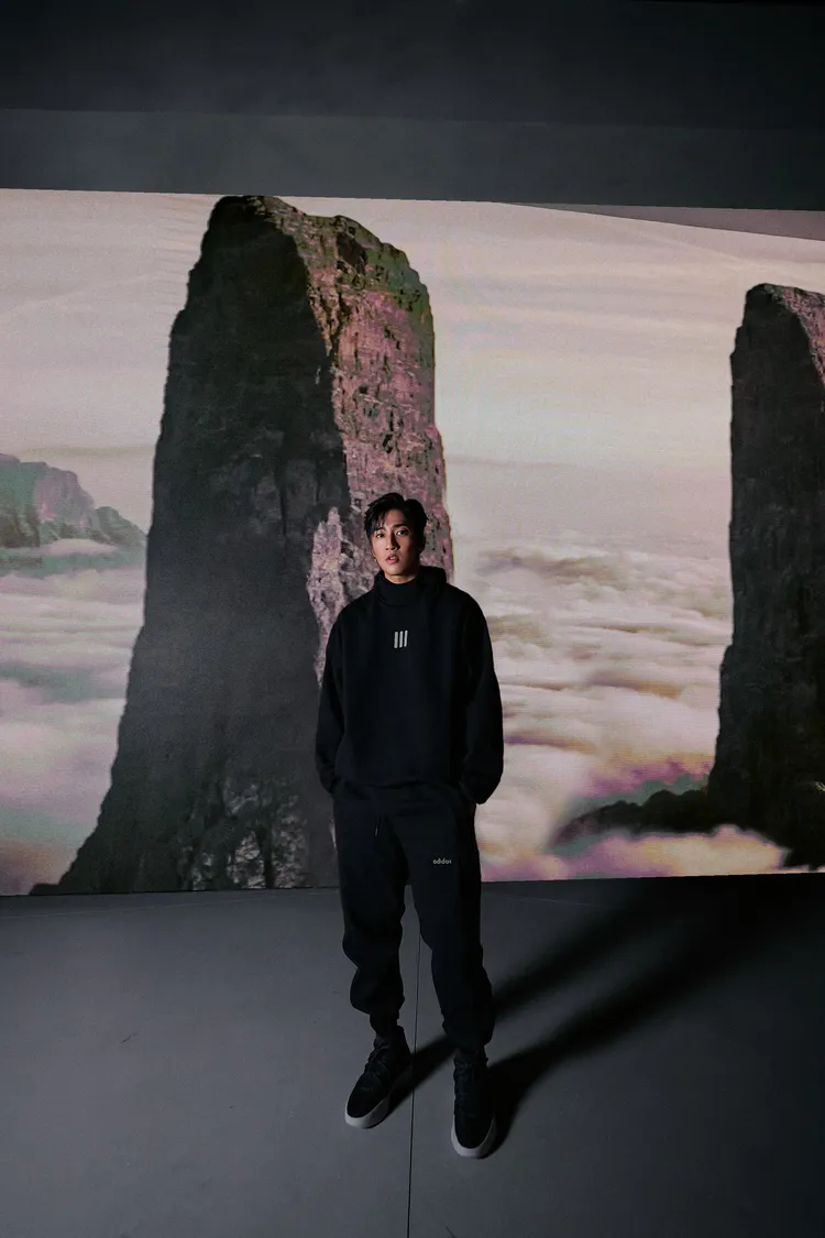 婁峻碩換上系列主打服飾以及籃球鞋。品牌提供