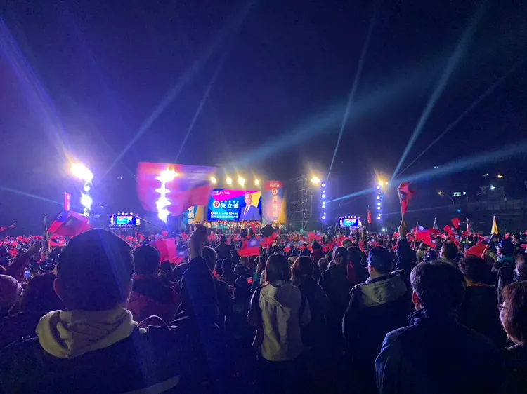 大批民眾到場支持。記者葉先鵬攝