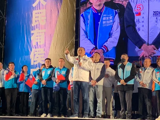 國民黨基隆造勢萬人相挺！侯友宜狠批「執政亂搞」   民進黨當選孩子上戰場