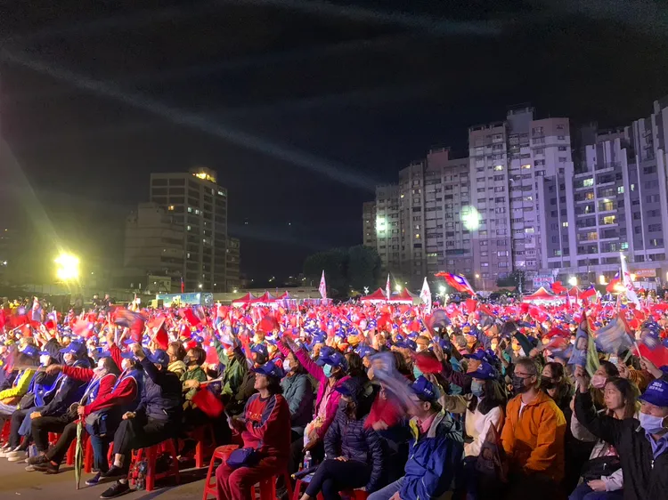 萬人到場支持。記者葉先鵬攝影