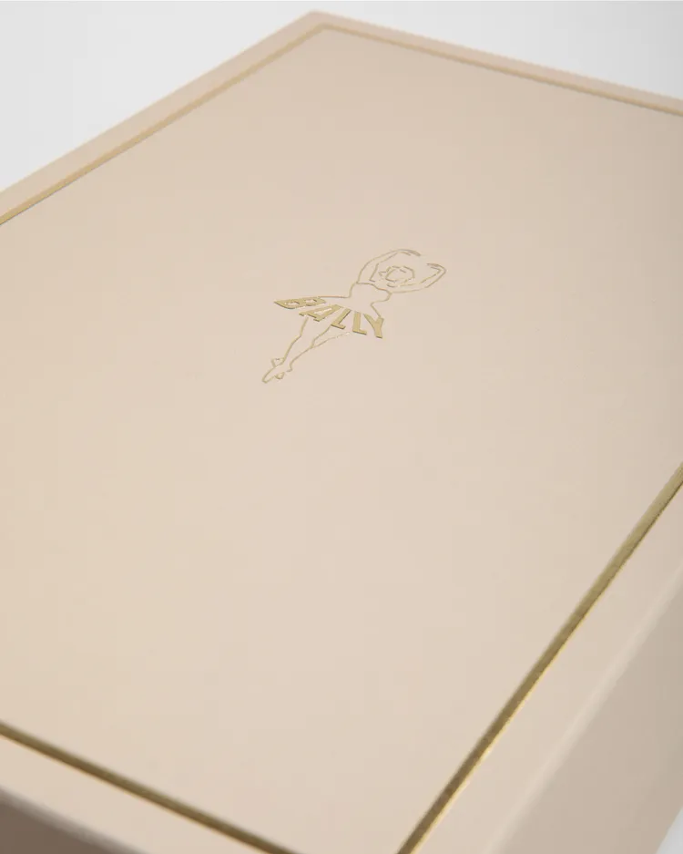 「Ballyrina系列」鞋履均配以專屬限定鞋盒。品牌提供