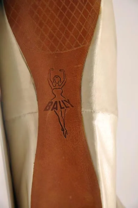 1940年代生產的芭蕾鞋鞋底刻有芭蕾舞伶標識。品牌提供
