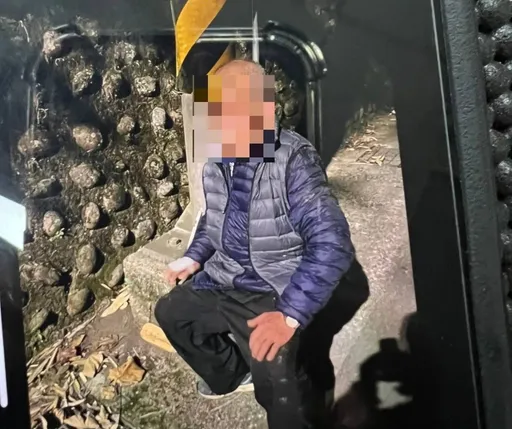 桃園失智翁騎單車摔落水溝 大溪警助脫困幫找回家路