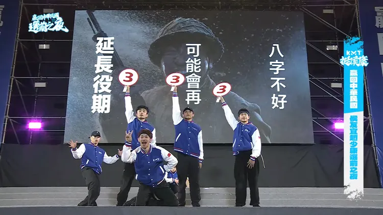 不過下一秒，該舞者又立刻翻起來笑比3號，原來是舞蹈橋段，相當有哏。侯辦提供