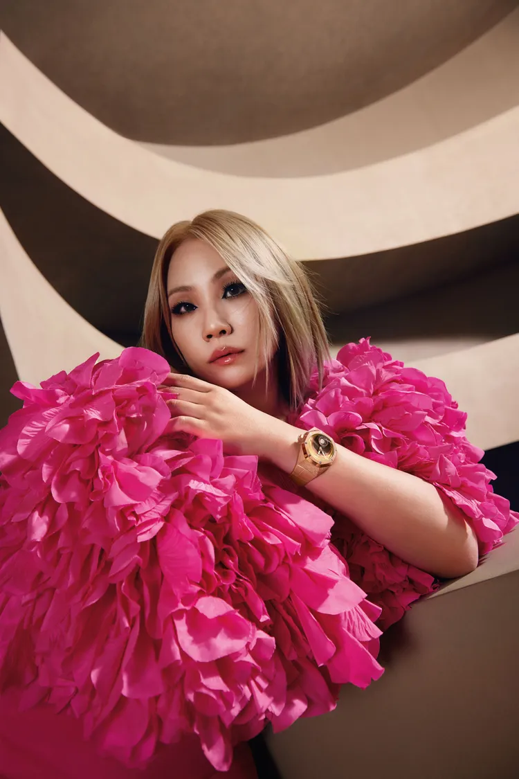 韓星CL搶先戴上AP Royal Oak Concept皇家橡樹概念系列飛行陀飛輪Tamara Ralph限量版腕錶。品牌提供