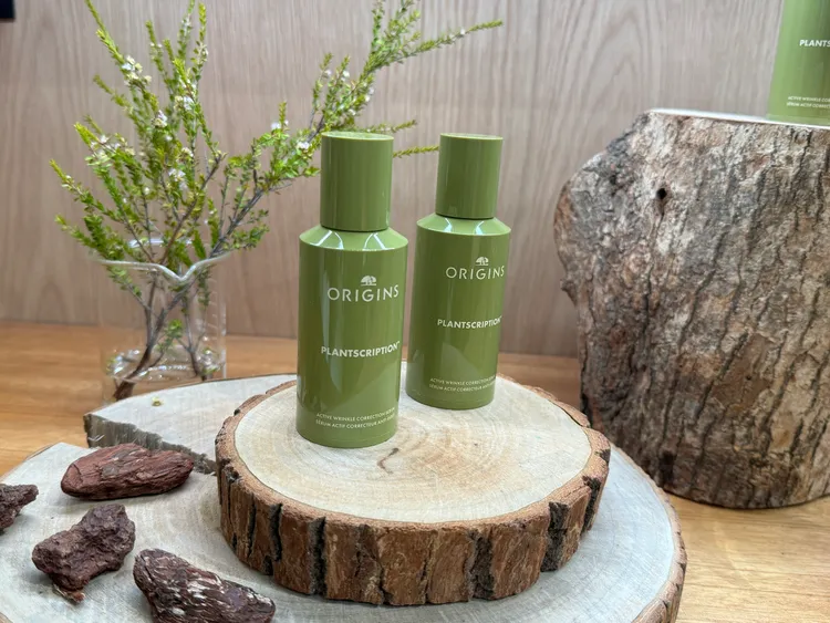 品木宣言駐顏有樹撫紋煥膚A醇精華，30ml／2850元、48ml／3900元。張家玲攝