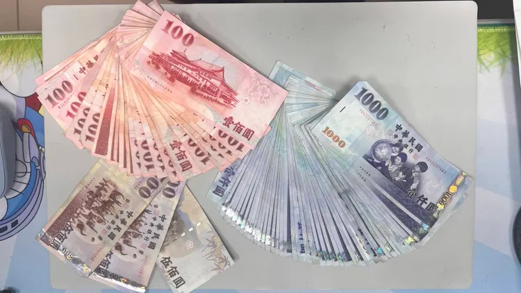 警方查扣賭金和抽頭金。桃園警分局提供