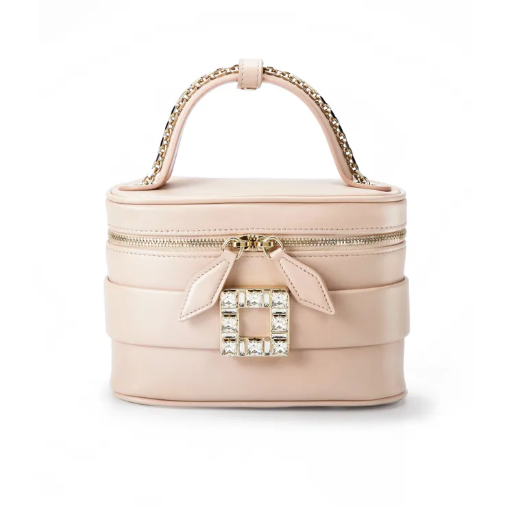 台灣限定款Vanity牛奶糖色鑽扣化妝包，5萬9900元。品牌提供