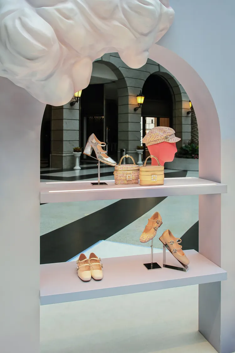 台灣限定的牛奶糖色與櫻花粉色毛呢配色。品牌提供