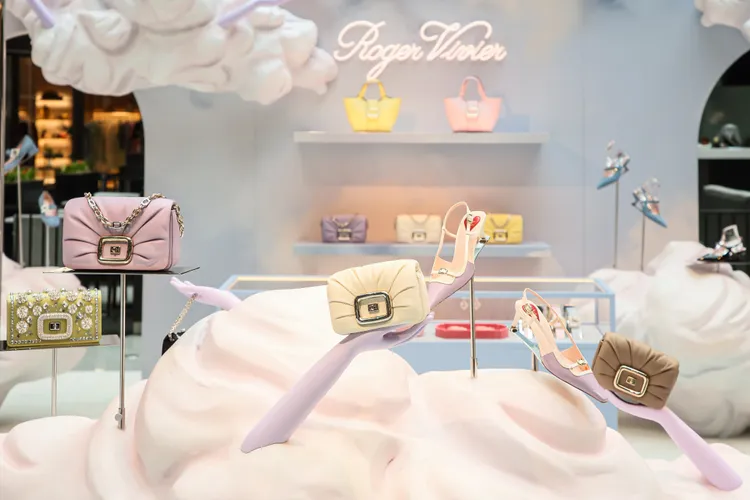 現場展出Viv’ Canard高跟鞋以及Viv’ Choc系列包款。品牌提供