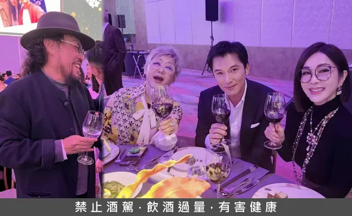 張菲現身喝喜酒!任賢齊、藍心湄獻唱 邱澤最帥吉祥物無誤