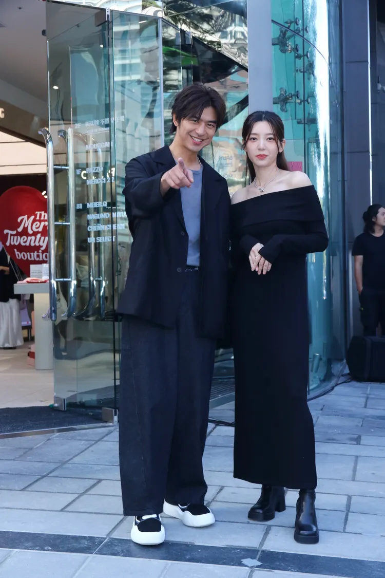 陳柏霖（左）與郭雪芙近日一同在金門拍戲。攝影中心攝