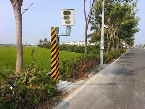 西螺鎮145縣道測速照相桿。警方提供