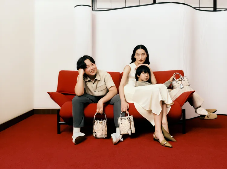 超模張麗娜攜兒子共同演繹廣告大片。品牌提供