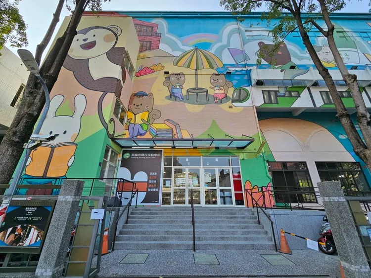 鹽埕區運動中心周邊為房市交易量最高地區，悠閒步調相當受歡迎。永慶房產集團提供