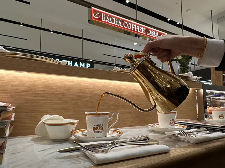 店面約44坪，其中咖啡吧檯最多可容納14位客人。陳怡文攝