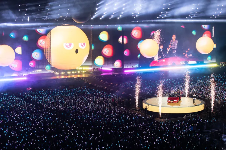 五月天演唱會，每場狂吸2.5萬人朝聖。相信音樂提供