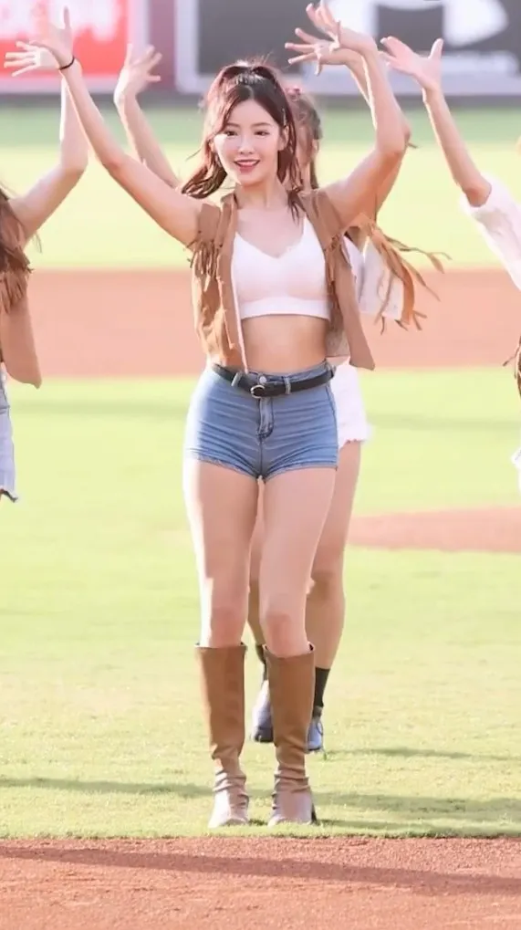 李恩菲x菲菲Aviva ²²啦啦隊副隊長。IG@aviva_1028 提供