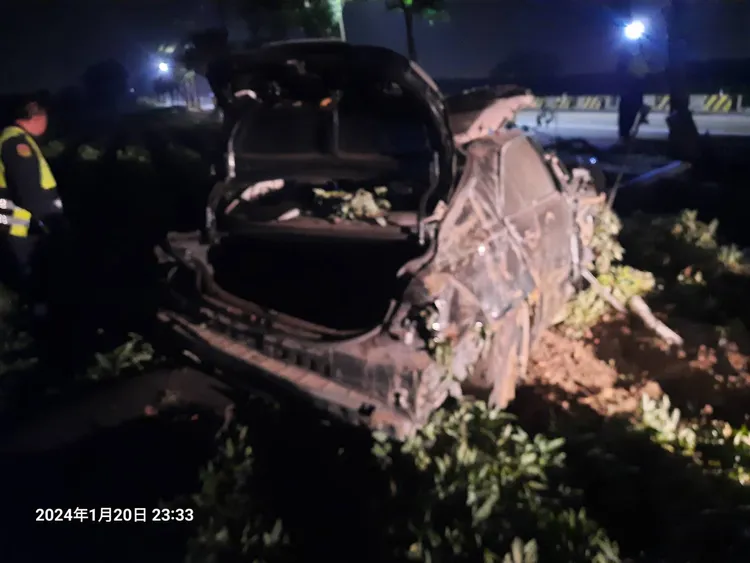 自小客車嚴重受損。民眾提供