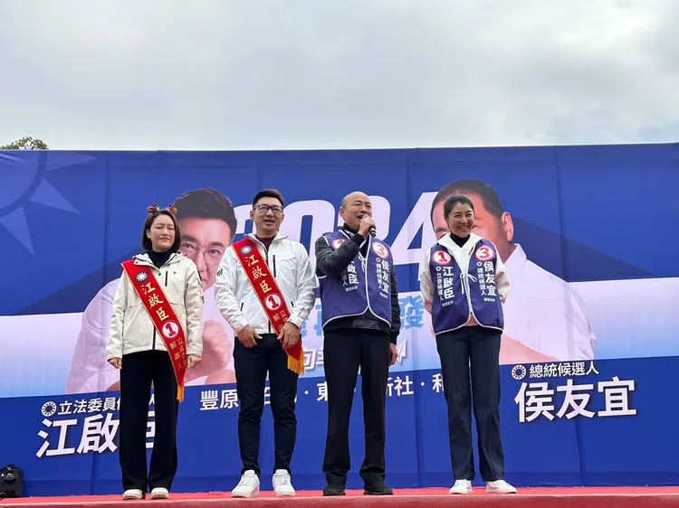 去年12月27日，韓國瑜到台中為江啟臣加油助陣，誇江啟臣鼻子大。翻攝自韓國瑜臉書