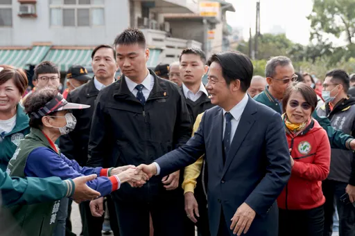 展開謝票行程!賴清德衝高雄連拜3廟 「世界的挑戰就是台灣的機會」