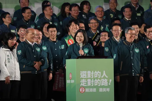 选前之夜｜英粉大喊「我爱你」　蔡英文喊话：写下世界今年民主第一胜