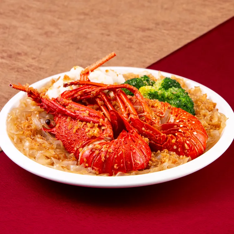 蒜蓉銀絲龍蝦花枝丸。業者提供