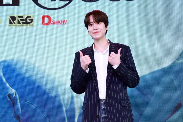 圭賢搞笑說搬出宿舍的缺點是要自己付房租。攝影中心攝