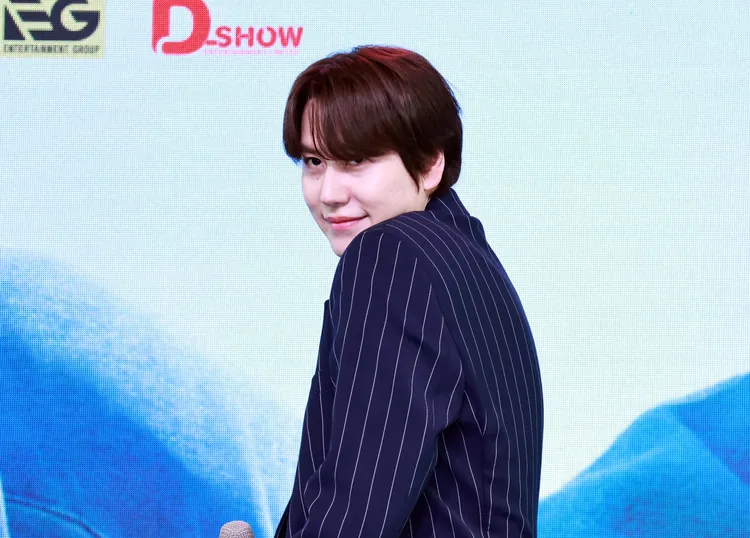 圭賢被cue「廈情式縮下巴」撩人招式。攝影中心攝