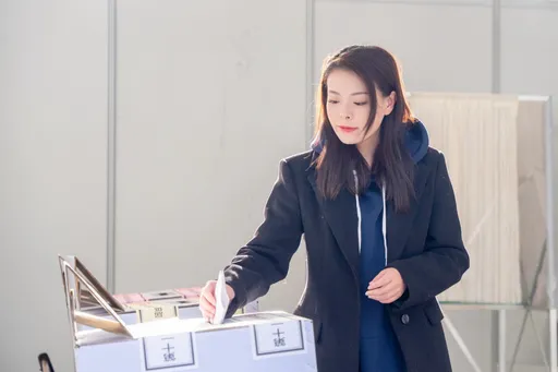 投下神聖一票　高虹安、楊文科一早就投完票