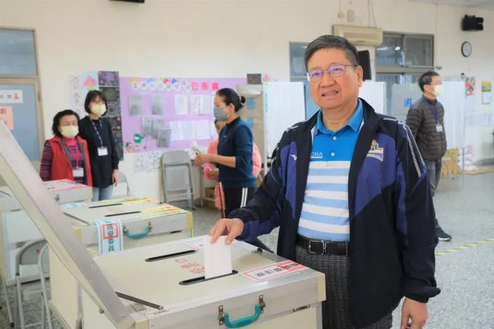 楊文科投票。新竹縣府提供