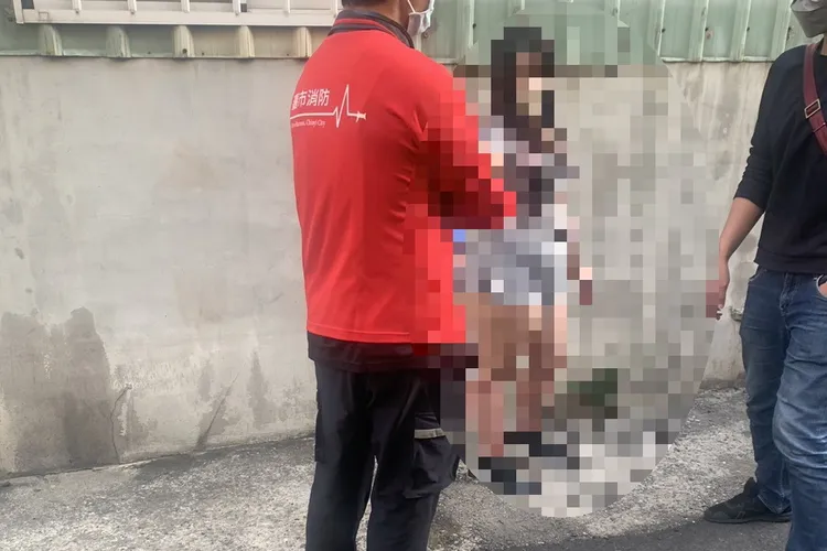 女子與前夫互毆，火爆潑硫酸。讀者提供