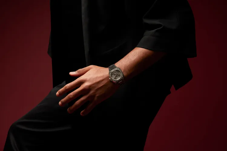 Bell & Ross BR 05 Artline Dragon龍年限量腕錶，以鐳射雕刻圖案帶來刺青感。品牌提供