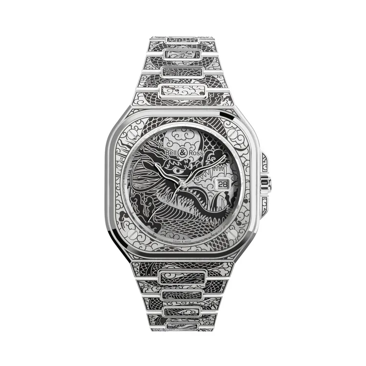 Bell & Ross BR 05 Artline Dragon龍年限量腕錶，40mm，拋光不鏽鋼鋼錶殼，龍形鐫刻錶面，鐳射鐫刻不鏽鋼錶帶，BR-CAL.321自動機械機芯，動力儲存54小時，防水深度100米，限量99只，27萬1000元。品牌提供