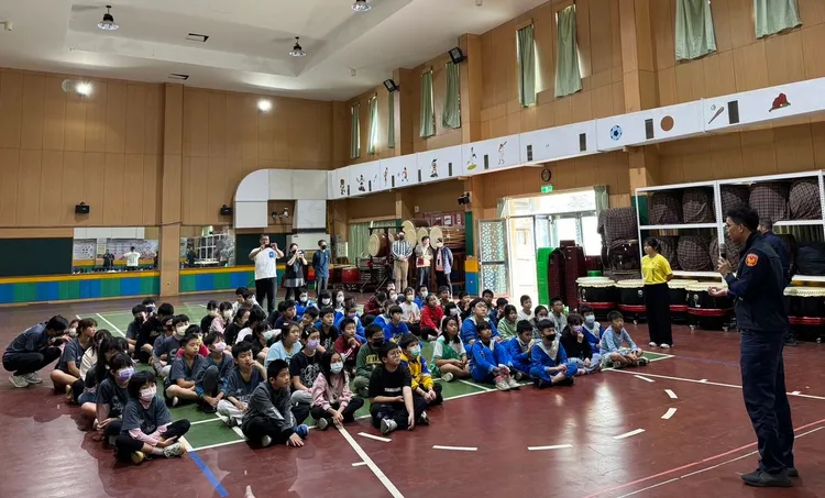 大園警走入校園強化法治教育宣導。大園警分局提供