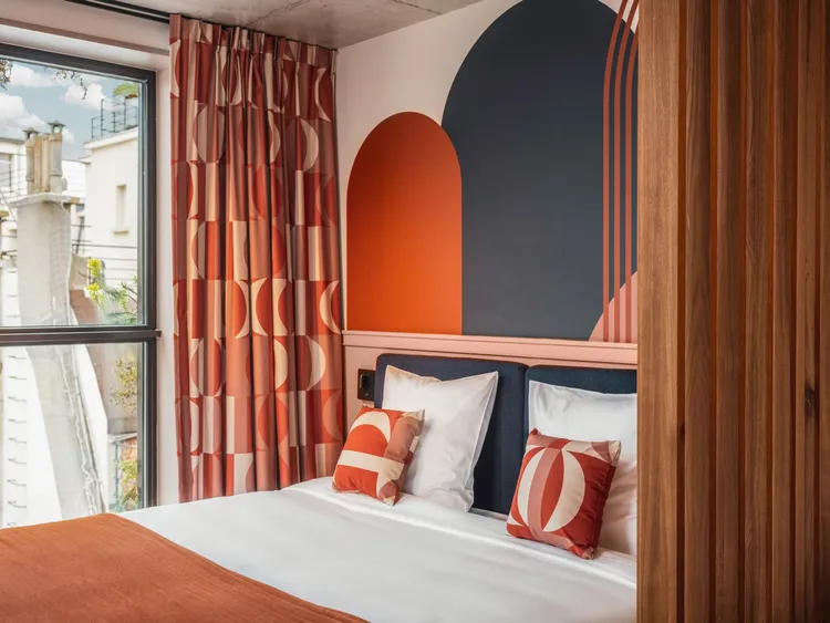 法式時髦感十足的La Belle Ville，於地鐵紫丁香門站出來不久即可抵達。Klook提供