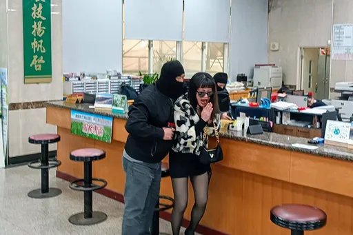 貴婦領錢途中遭搶　大園警防搶演練逼真吸睛