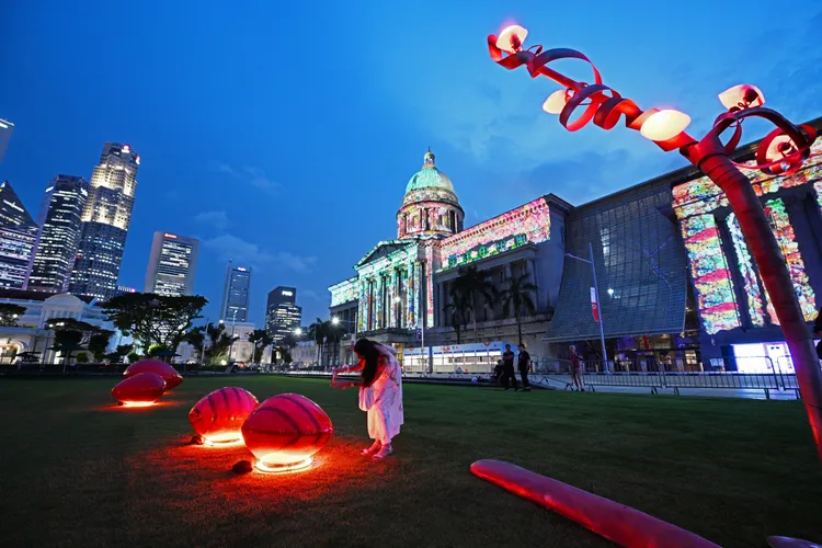 新加坡「晝夜璀璨藝術節」19日登場。新華社
