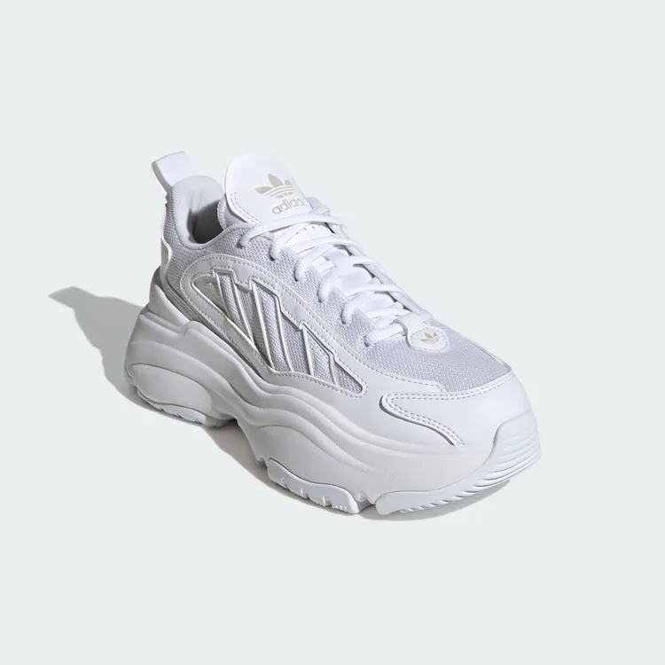 adidas Originals OZGAIA，3690元。品牌提供