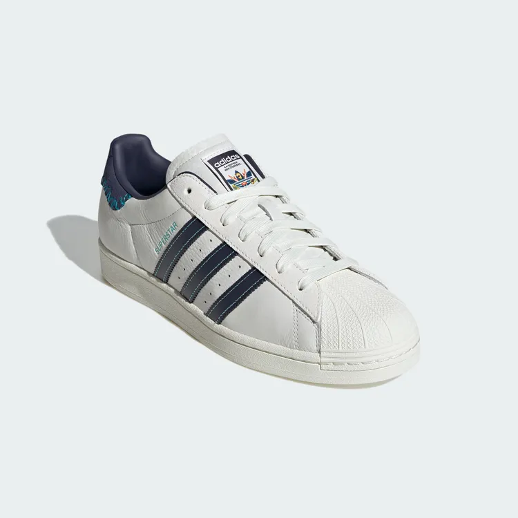 adidas Originals SUPERSTAR（男女鞋款），3890元。品牌提供