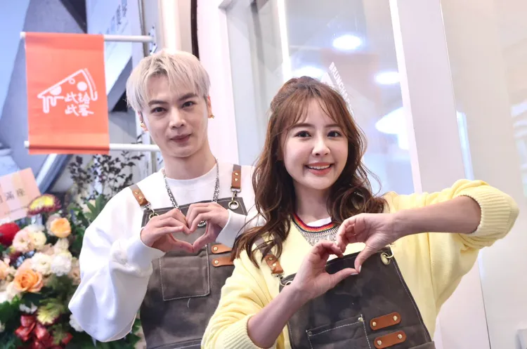 賴薇如、古曜威等人合資開Pizza店。林林攝