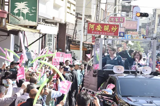 蕭美琴站台賴惠員掀「戰貓旋風」 首見牧師團禱告為台灣祈福