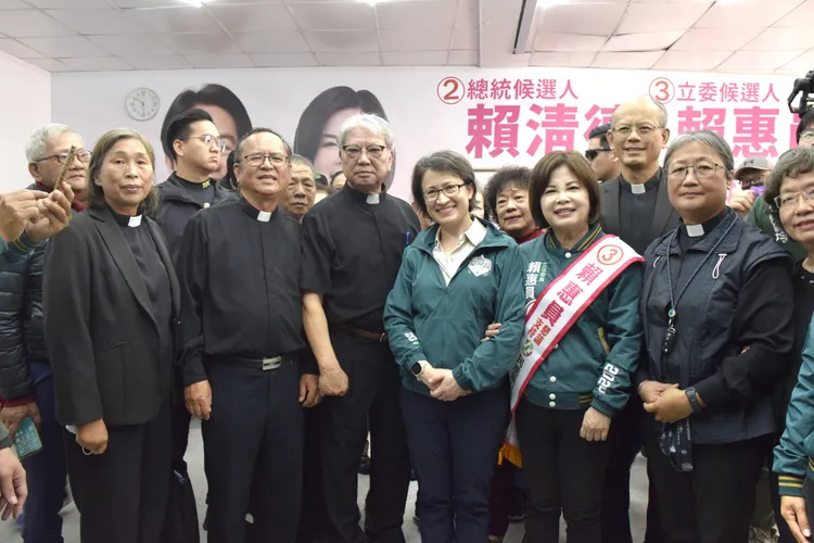 長老教會牧師團現身力挺。賴惠員競總提供