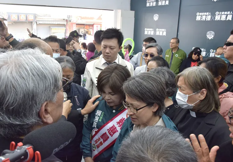 現場祈禱「為台灣祈福」。賴惠員競總提供